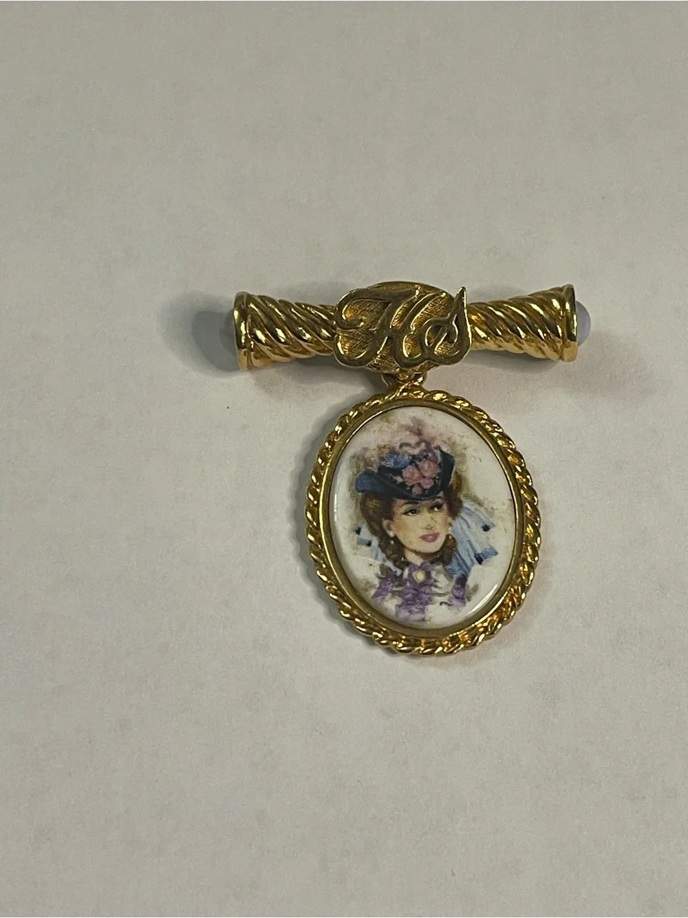 vintage gold-tone Avon President's Club award brooch from 1996-1997